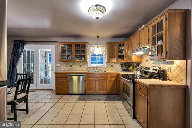 715 MOHNS HILL RD, Sinking Spring, PA 19608