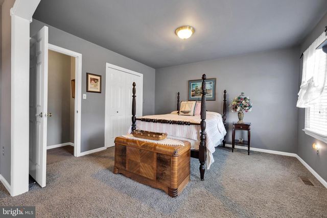 715 MOHNS HILL RD, Sinking Spring, PA 19608