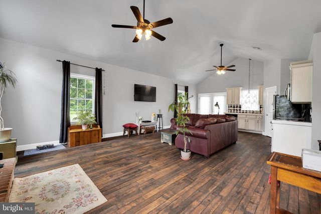 715 MOHNS HILL RD, Sinking Spring, PA 19608