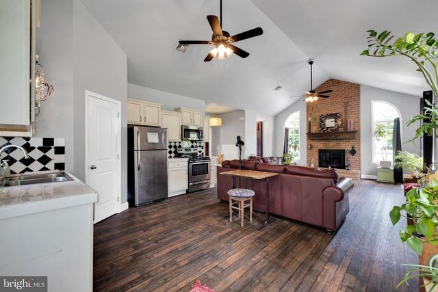715 MOHNS HILL RD, Sinking Spring, PA 19608