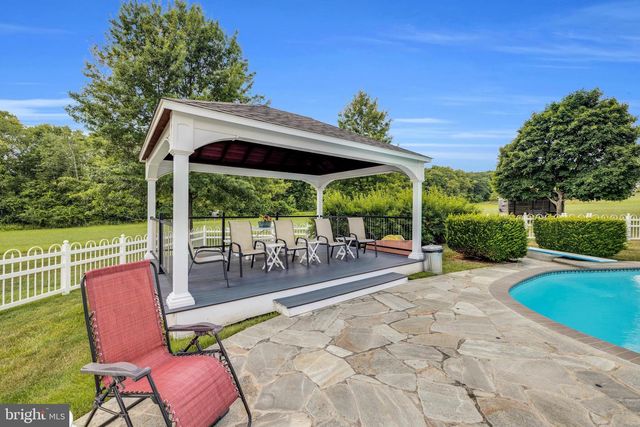 715 MOHNS HILL RD, Sinking Spring, PA 19608