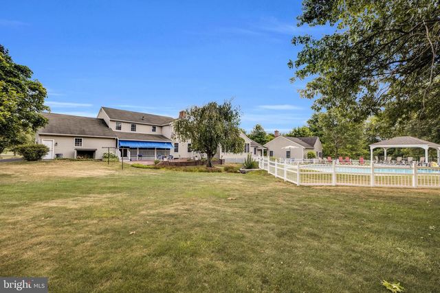 715 MOHNS HILL RD, Sinking Spring, PA 19608