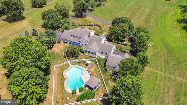 715 MOHNS HILL RD, Sinking Spring, PA 19608