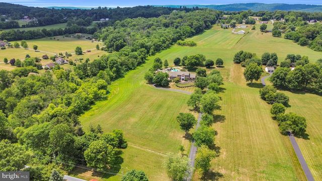 715 MOHNS HILL RD, Sinking Spring, PA 19608
