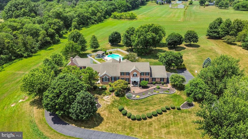 715 MOHNS HILL RD, Sinking Spring, PA 19608