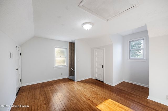 1123 W Whitney Ave, Louisville, KY 40215