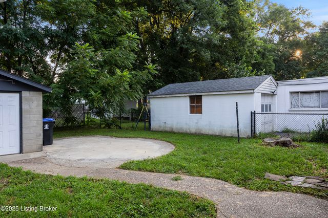 1123 W Whitney Ave, Louisville, KY 40215