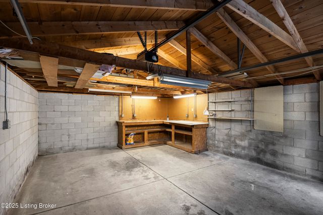 1123 W Whitney Ave, Louisville, KY 40215