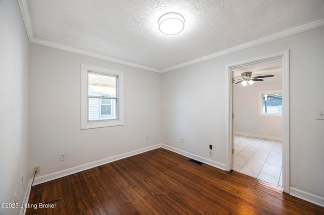 1123 W Whitney Ave, Louisville, KY 40215