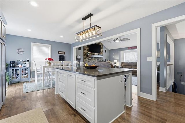 299 Rawlings Drive, Tonganoxie, KS 66086