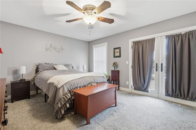 299 Rawlings Drive, Tonganoxie, KS 66086