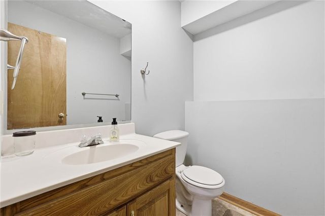 299 Rawlings Drive, Tonganoxie, KS 66086