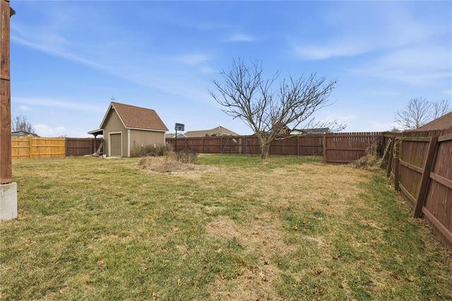 299 Rawlings Drive, Tonganoxie, KS 66086