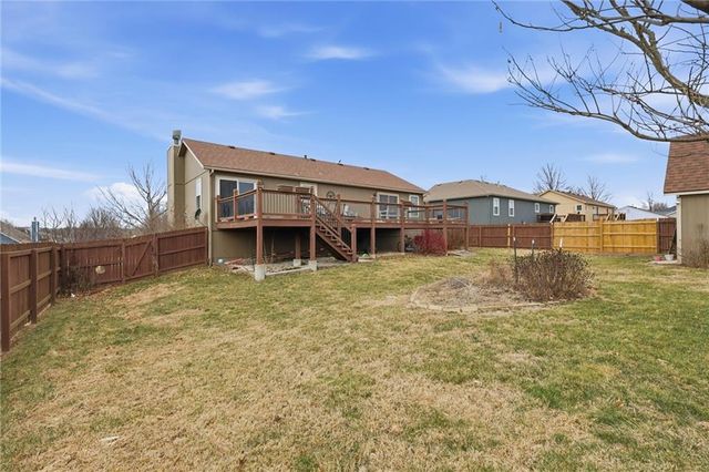 299 Rawlings Drive, Tonganoxie, KS 66086