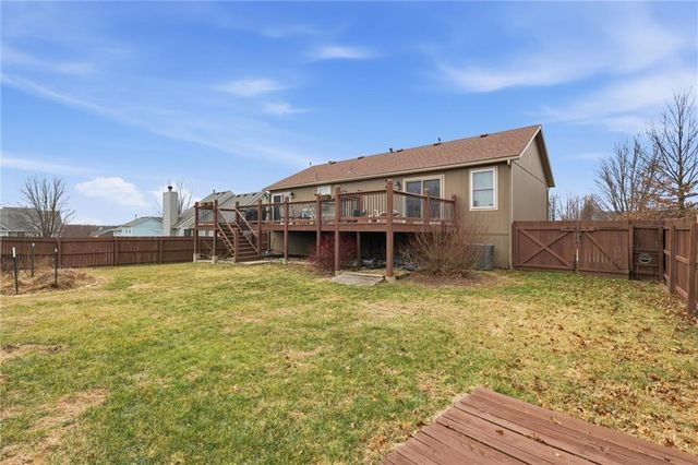 299 Rawlings Drive, Tonganoxie, KS 66086