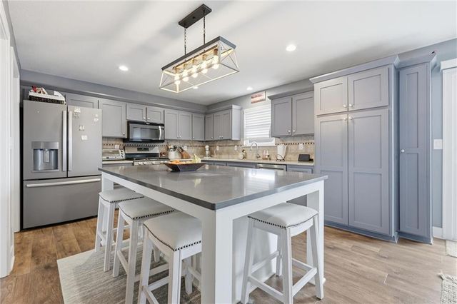 299 Rawlings Drive, Tonganoxie, KS 66086