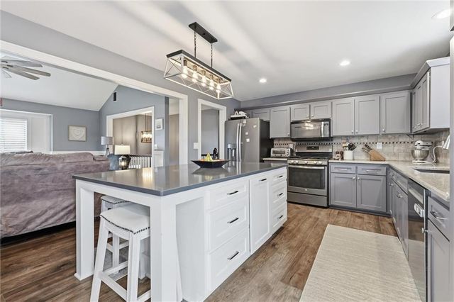 299 Rawlings Drive, Tonganoxie, KS 66086