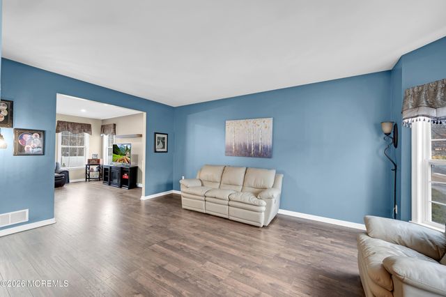 6 Reuben Court, Howell, NJ 07731