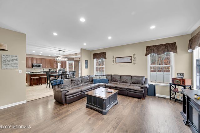 6 Reuben Court, Howell, NJ 07731