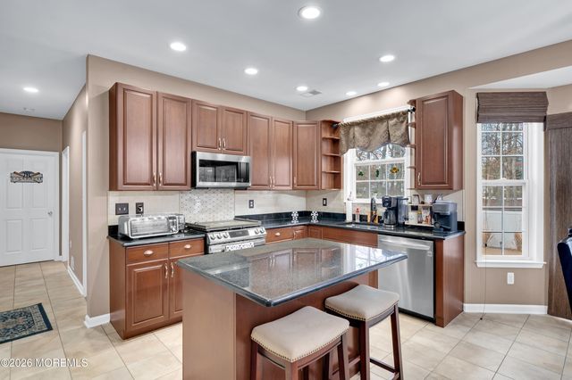 6 Reuben Court, Howell, NJ 07731