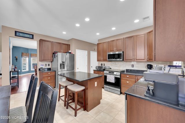 6 Reuben Court, Howell, NJ 07731