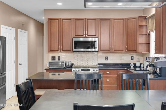 6 Reuben Court, Howell, NJ 07731