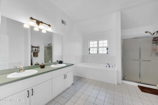 6 Reuben Court, Howell, NJ 07731