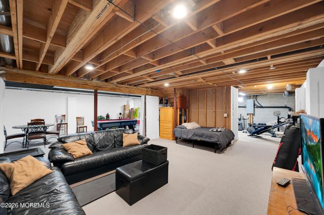 6 Reuben Court, Howell, NJ 07731