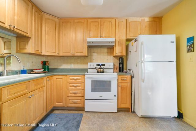 56 Manhattoes Drive, Athens, NY 12015