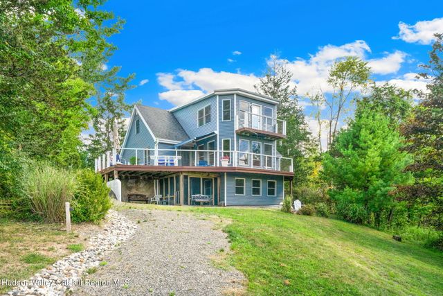 56 Manhattoes Drive, Athens, NY 12015