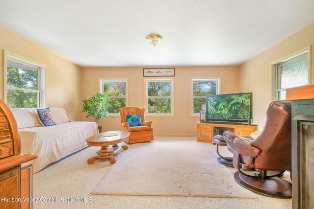 56 Manhattoes Drive, Athens, NY 12015