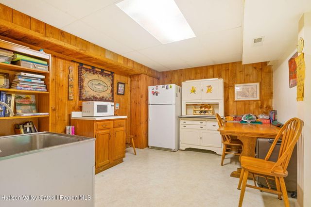 56 Manhattoes Drive, Athens, NY 12015