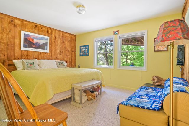 56 Manhattoes Drive, Athens, NY 12015