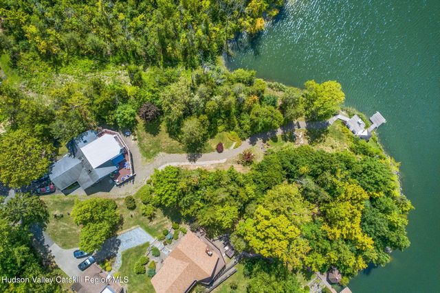 56 Manhattoes Drive, Athens, NY 12015