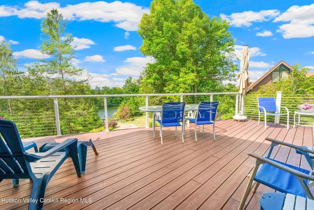 56 Manhattoes Drive, Athens, NY 12015