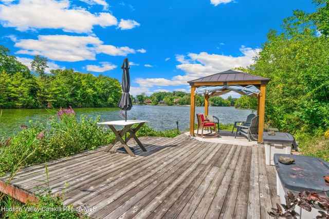 56 Manhattoes Drive, Athens, NY 12015