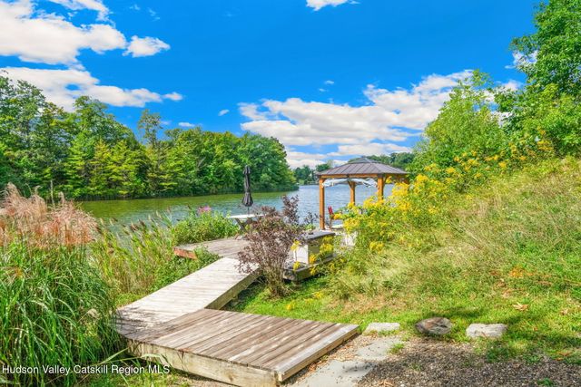 56 Manhattoes Drive, Athens, NY 12015