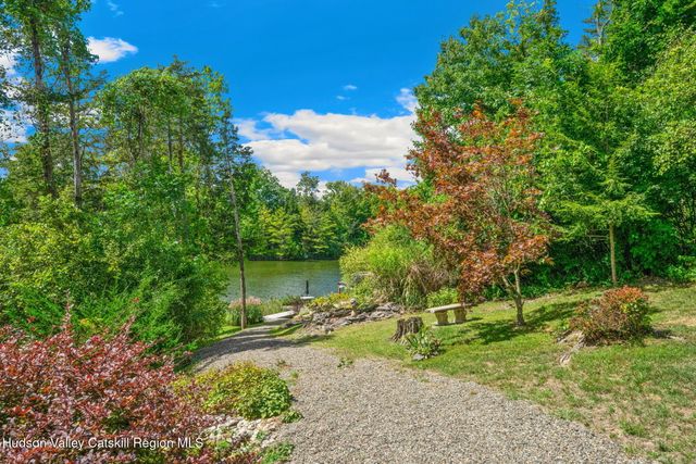 56 Manhattoes Drive, Athens, NY 12015