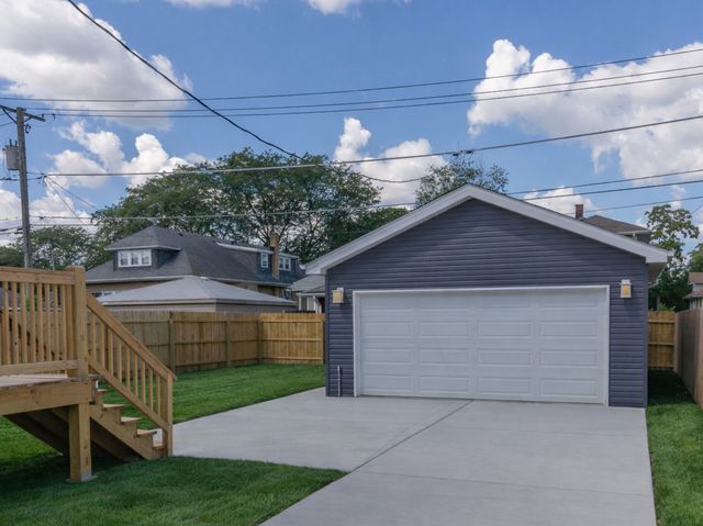 1110 S 3rd Avenue, Maywood, IL 60153