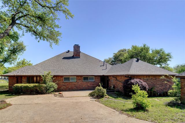 2833 S Country Club Road, Garland, TX 75043