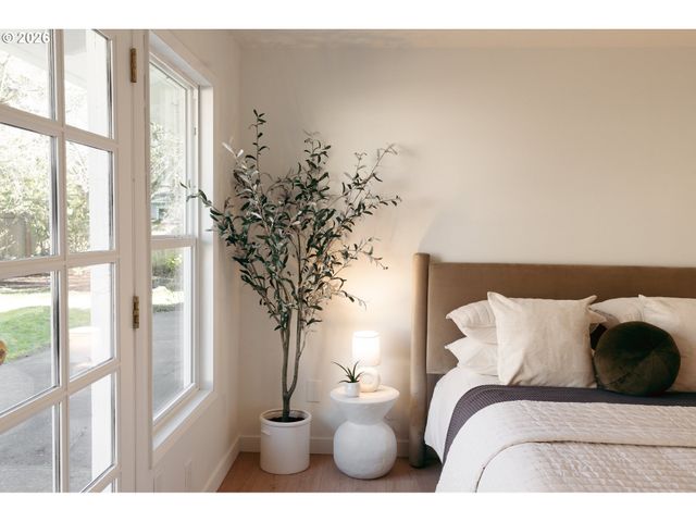 2573 Se MEADOWLARK Dr, Hillsboro, OR 97123