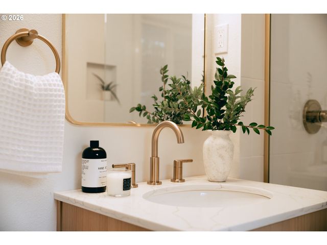 2573 Se MEADOWLARK Dr, Hillsboro, OR 97123