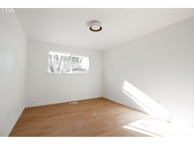 2573 Se MEADOWLARK Dr, Hillsboro, OR 97123