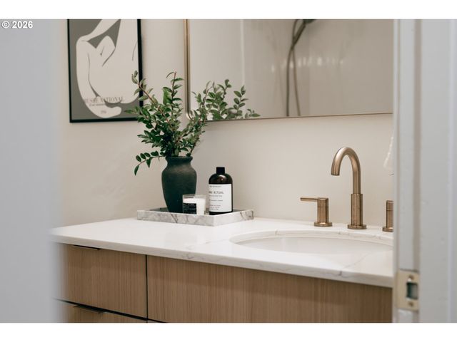 2573 Se MEADOWLARK Dr, Hillsboro, OR 97123