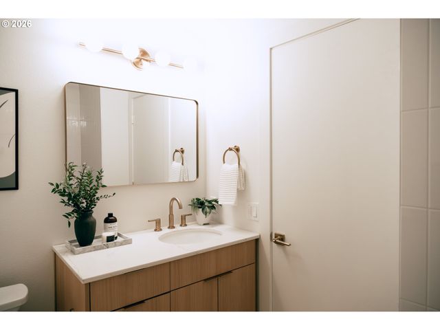 2573 Se MEADOWLARK Dr, Hillsboro, OR 97123