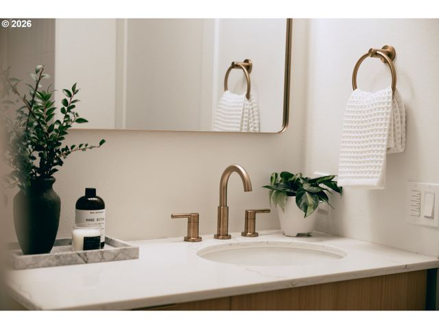 2573 Se MEADOWLARK Dr, Hillsboro, OR 97123