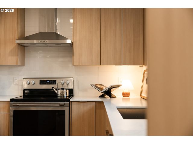 2573 Se MEADOWLARK Dr, Hillsboro, OR 97123