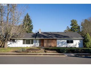 2573 Se MEADOWLARK Dr, Hillsboro, OR 97123