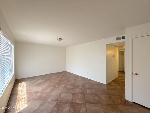 6103 S College Avenue, Tempe, AZ 85283
