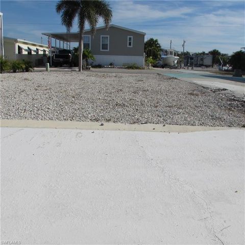 3099 Binnacle LN, St. James City, FL 33956